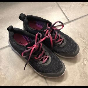 Vionic Sneakers Size 6
